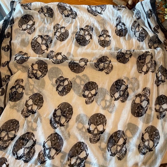 Scull scarfs - Picture 3 of 8